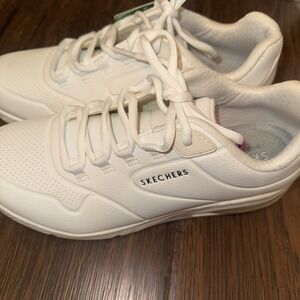 SKECHERS Uno 2 AIR AROUND YOU Low Top SNEAKERS in White  - Women's Size 8.5